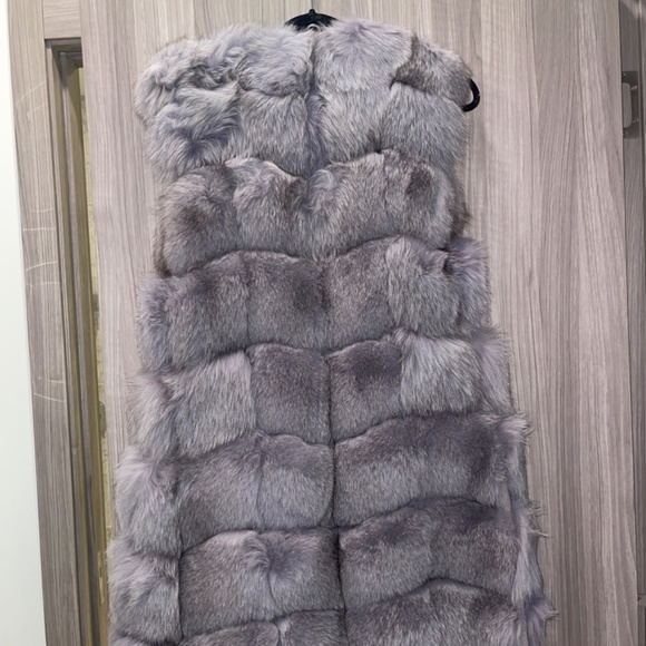 100 % REAL FOX FUR VEST - Picture 3 of 4